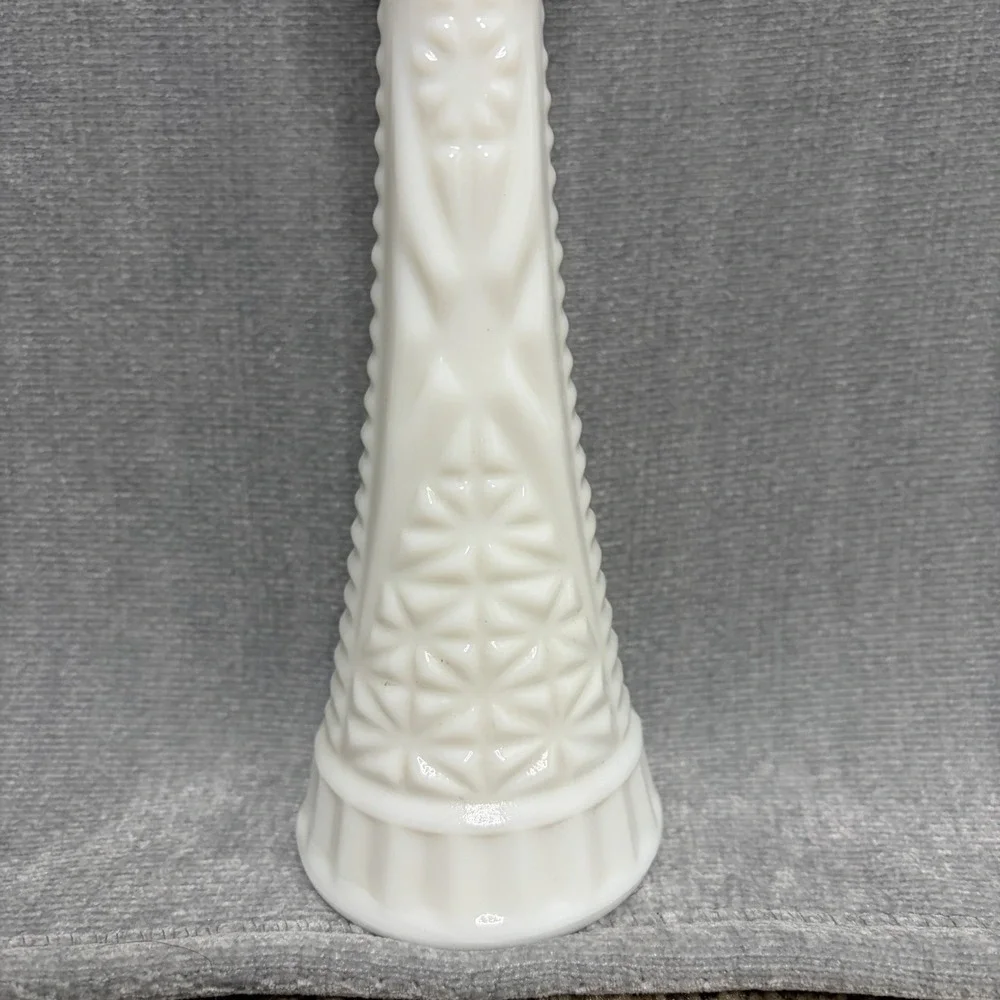 Vintage Anchor Hocking Stars And Bars White Milk Glass Bud Vase 9 Inch